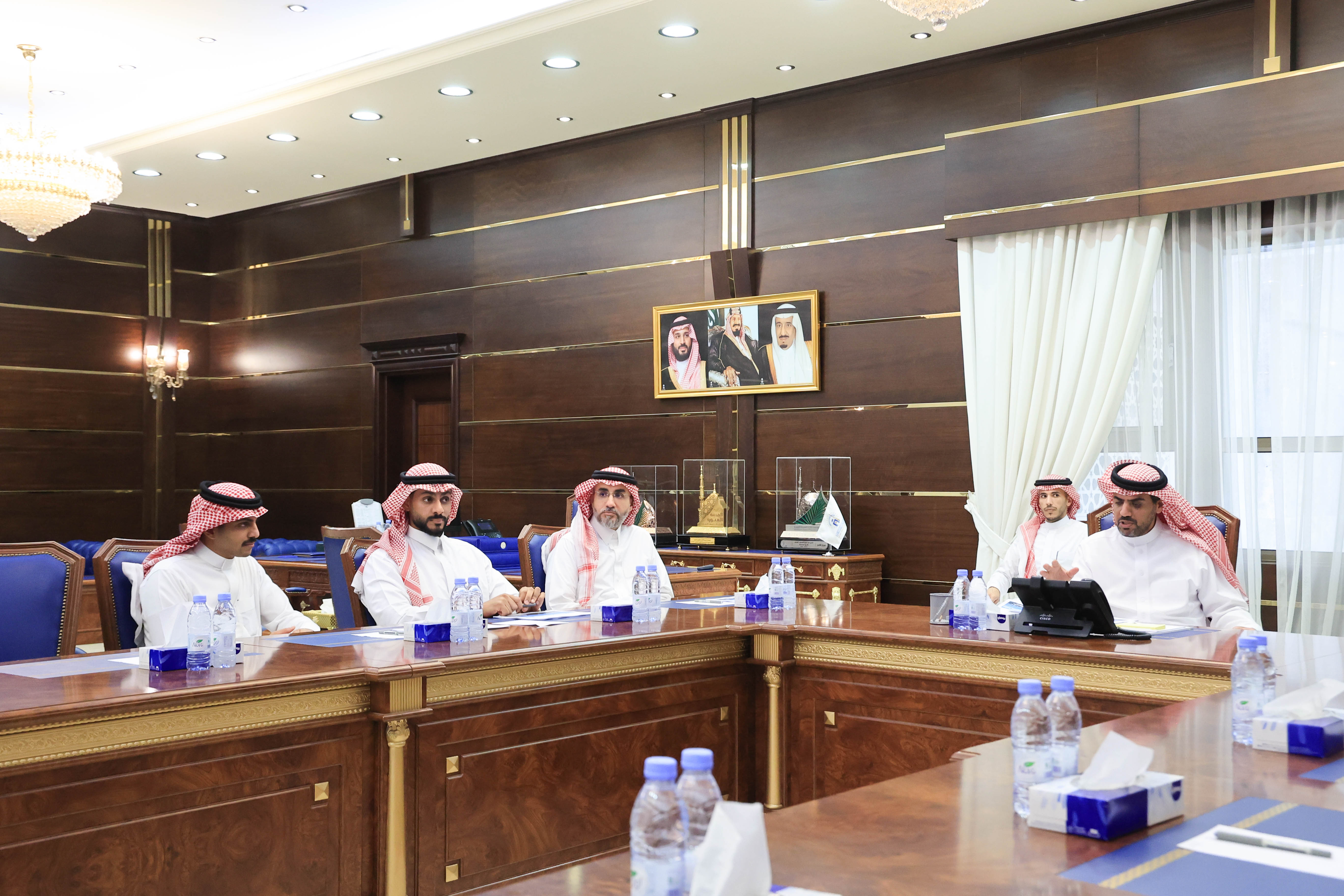 رئيس الجامعة الإسلامية د. صالح بن علي العقلا يستقبل الرئيس التنفيذي لشركة المقر للتطوير والتنمية أ. ماجد الشلهوب.